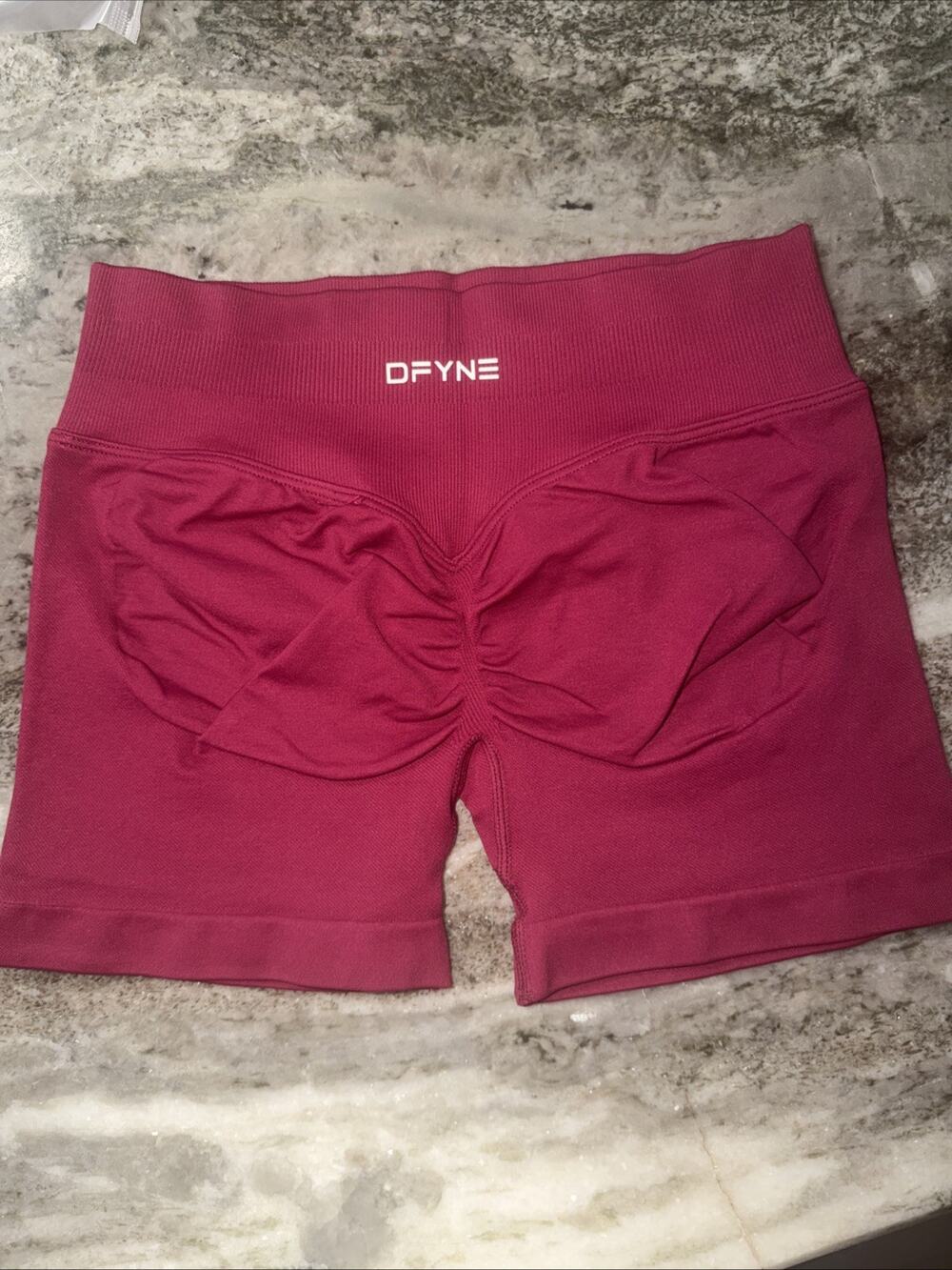NWOT DFYNE Women's High Stretch 4.5" Dynamic Shorts Red Small (AV12)